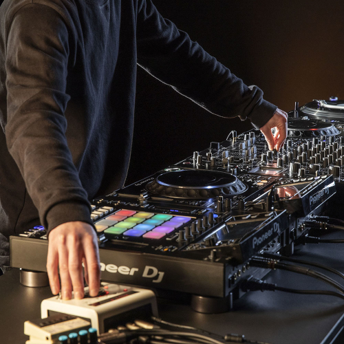 DJM-V10 07